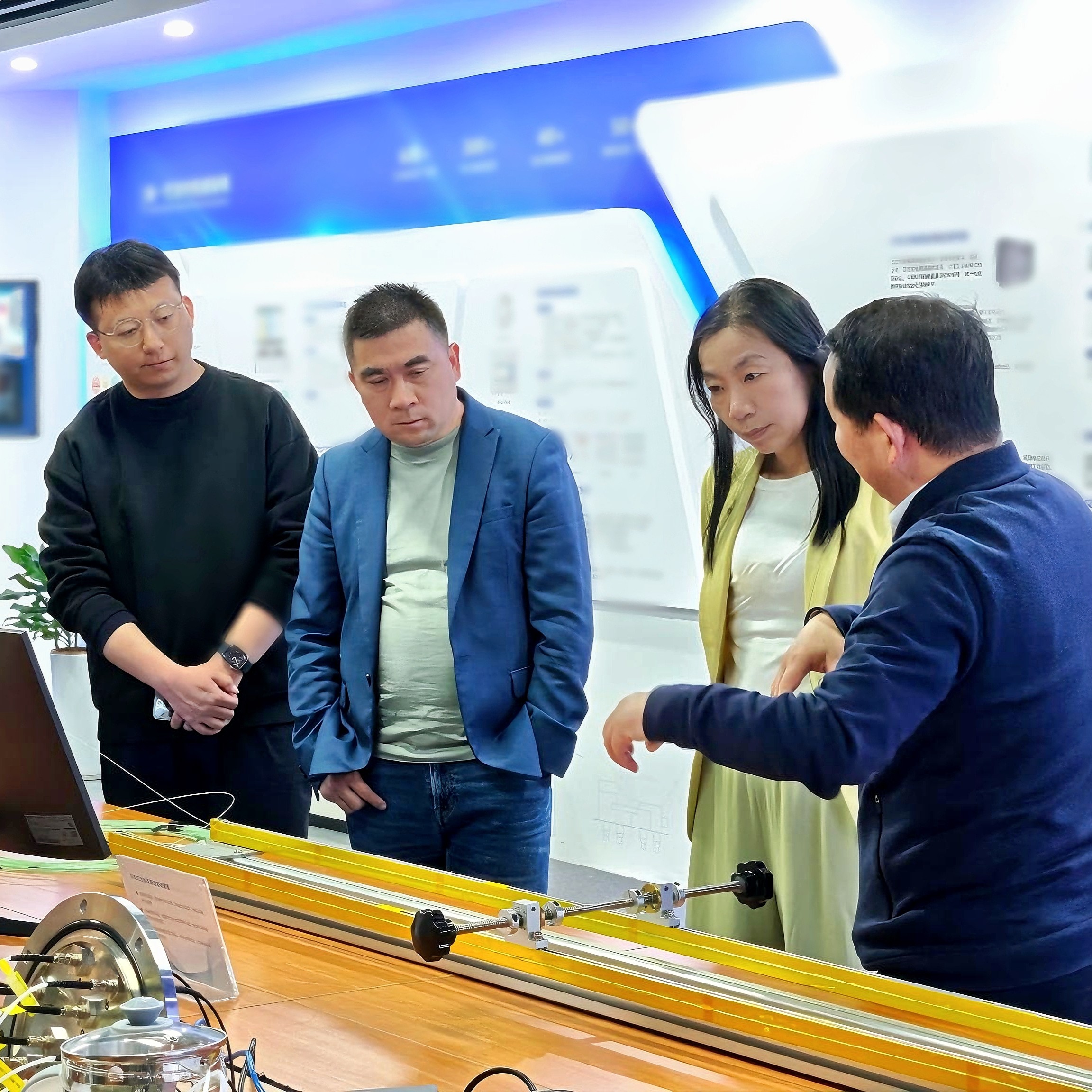 新华社上海、江苏、安徽等地记者团赴2939威尼斯科技调研人工智能发展现状与未来趋势